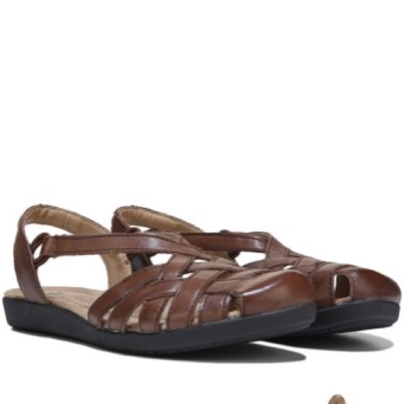 Earth Origins Shoes - NWT Earth Origins Nellie Brown Leather Sandals